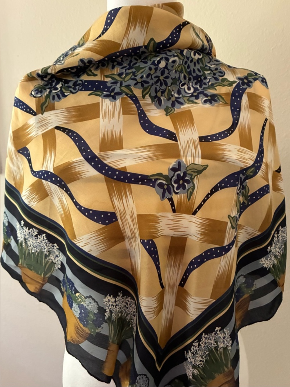 Perry Ellis Floral Basket Weave Scarf 30” Square Vintage